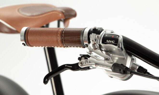G-Passion e-bike Bocyclo e-Hermitage Design George Noir mat poignées en cuir