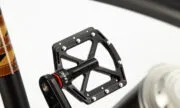 G-Passion e-bike Bocyclo e-Hermitage Design George Noir mat pédale